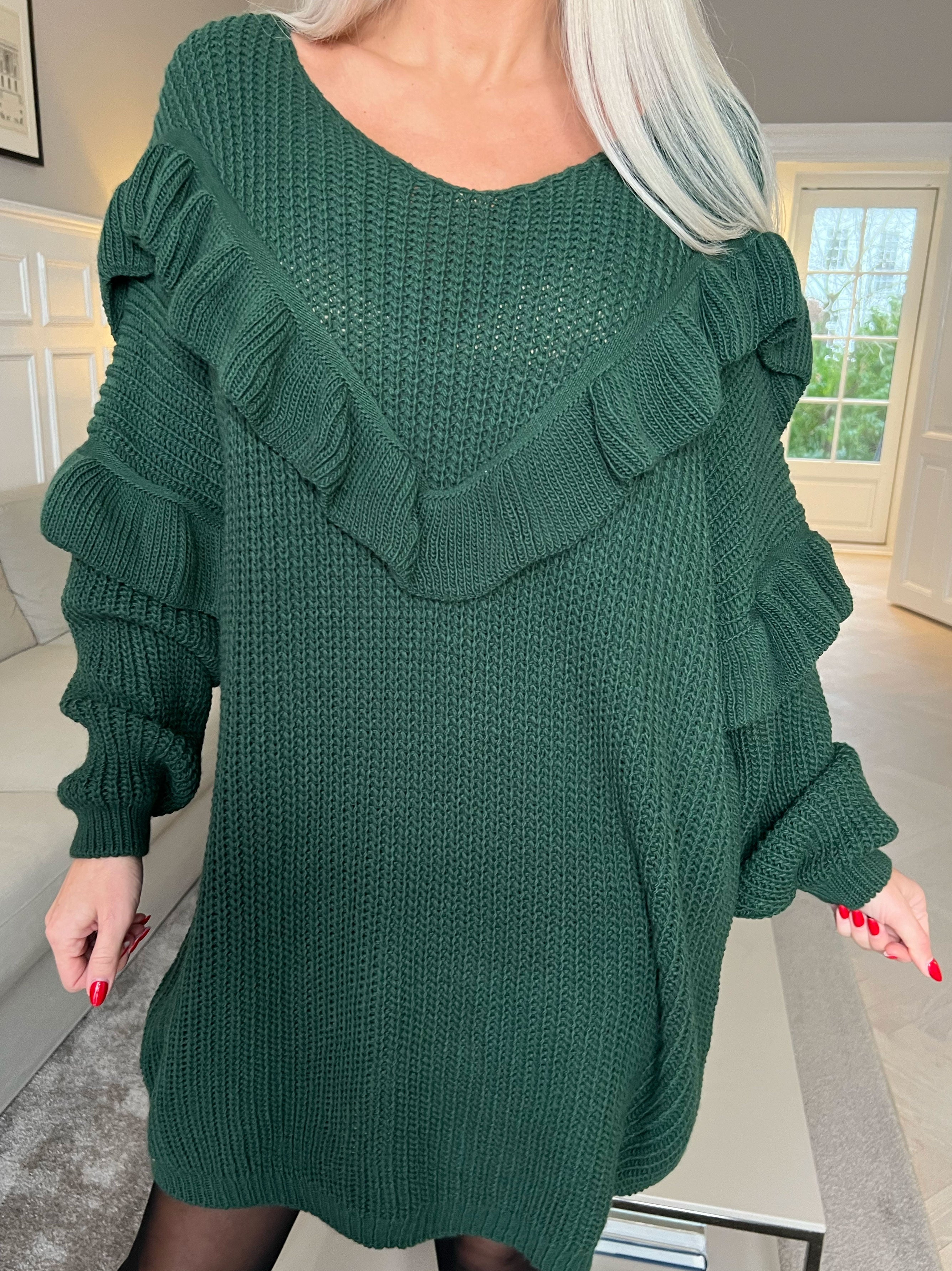 Ellis Dress - Lækker strikkjole med fine flæsedetaljer